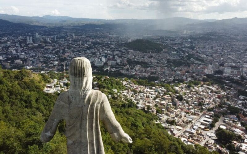 Silencio estatal y presencia de colectivos armados elevan alarma sobre la estabilidad institucional en Honduras